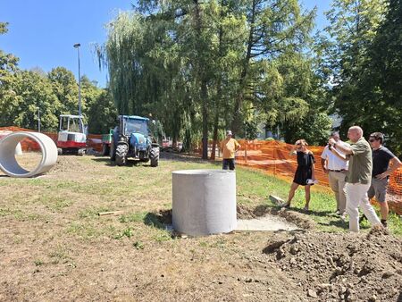 Avtorji intepretacije in predstavniki izvajalca, podjetja Ipil, med usklajevanjem izvedbe interpretacijskega poligona  (3)